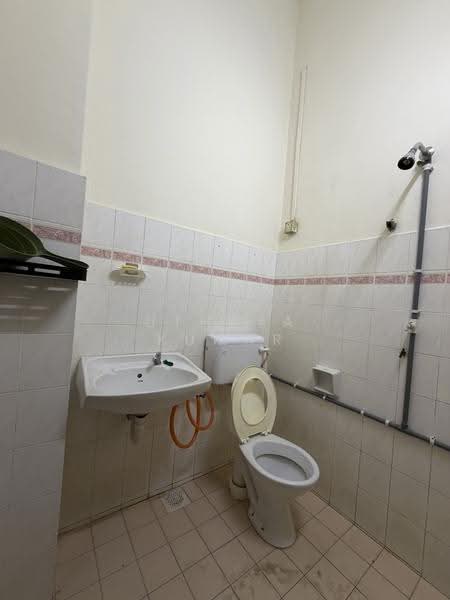 2-storey Terraced House for Sale in Taman Wawasan (Puchong) - Uthaya Kumar - Bathroom - PropertyGuru.com.my