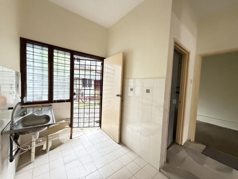 2-storey Terraced House for Sale in Taman Wawasan (Puchong) - Uthaya Kumar - Kitchen - PropertyGuru.com.my