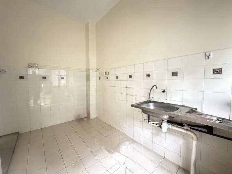 2-storey Terraced House for Sale in Taman Wawasan (Puchong) - Uthaya Kumar - Kitchen - PropertyGuru.com.my
