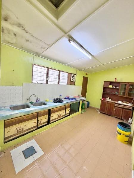 1-storey Terraced House for Sale in Taman Paloh (Paloh) - Daniel Yong - Kitchen - PropertyGuru.com.my