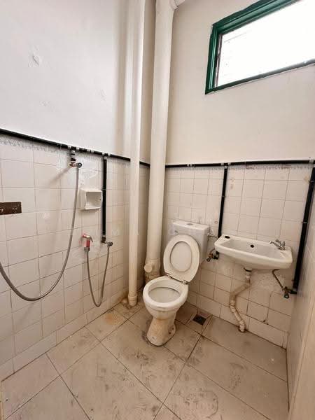 Pangsapuri untuk Disewa di Desa Bistari - Emma Chan - Bathroom - PropertyGuru.com.my