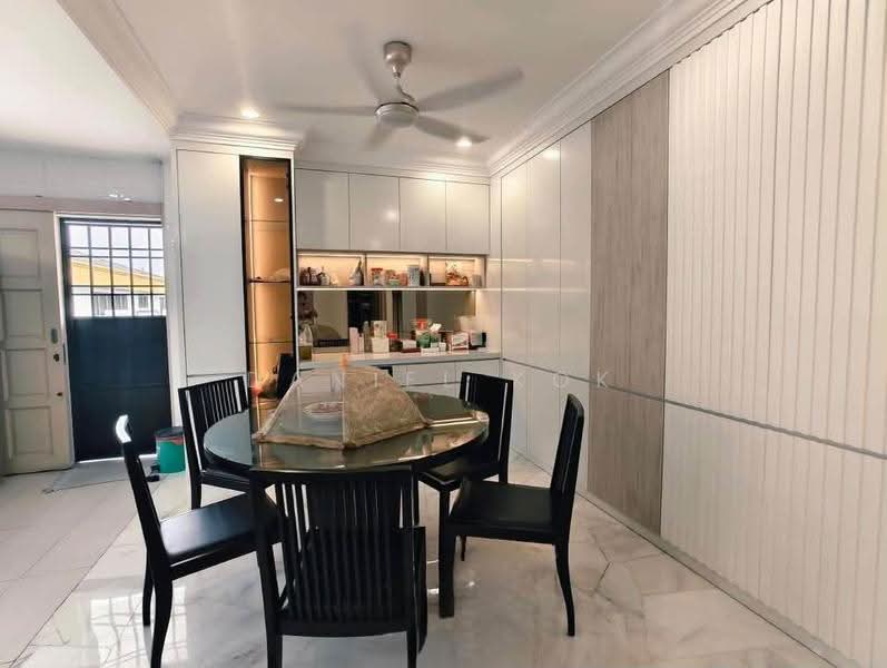 Bungalow House for Sale in Taman Eng Ann (Klang) - Daniel Kok - Dining Room - PropertyGuru.com.my