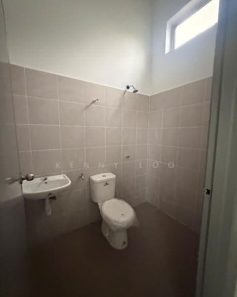 1-storey Terraced House for Sale in Kuantan (Pahang) - Kenny Loo - Bathroom - PropertyGuru.com.my
