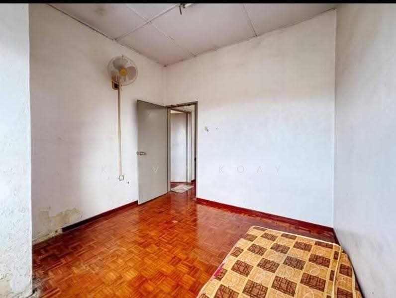 Rumah Teres untuk Dijual di Taman Kota Jaya (Kota Tinggi) - Kelvin Koay - Bedroom - PropertyGuru.com.my