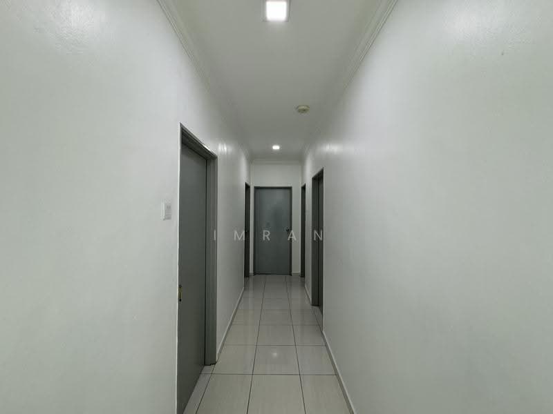 Pangsapuri untuk Dijual di Pangsapuri Anggun - Imran Ismadi - Corridor - PropertyGuru.com.my