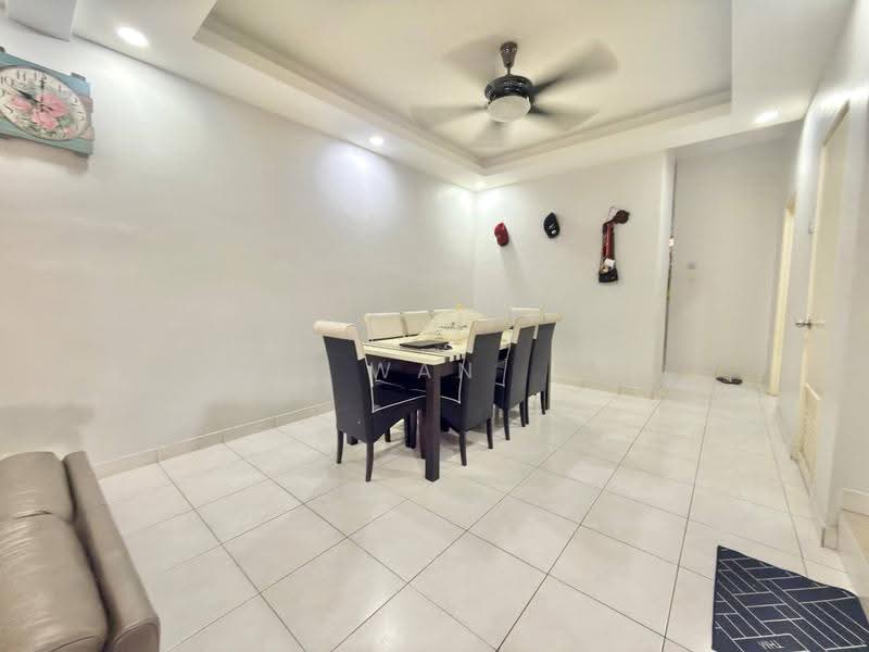 2-storey Terraced House for Sale in Alam Budiman (Shah Alam) - Wan Azlan Ahmad - Dining Room - PropertyGuru.com.my