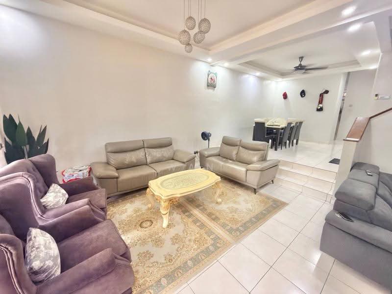 2-storey Terraced House for Sale in Alam Budiman (Shah Alam) - Wan Azlan Ahmad - Living Room - PropertyGuru.com.my