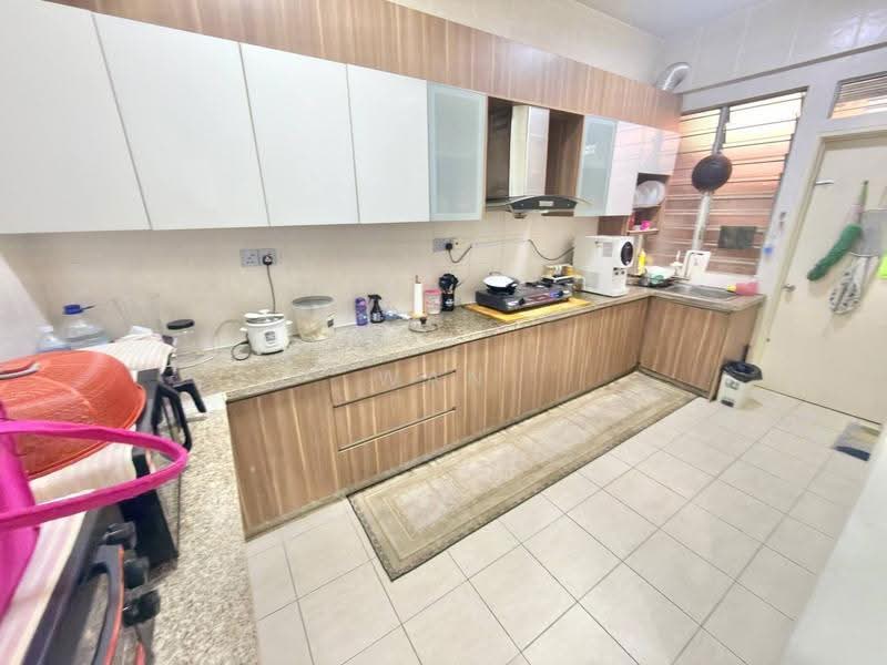 2-storey Terraced House for Sale in Alam Budiman (Shah Alam) - Wan Azlan Ahmad - Kitchen - PropertyGuru.com.my