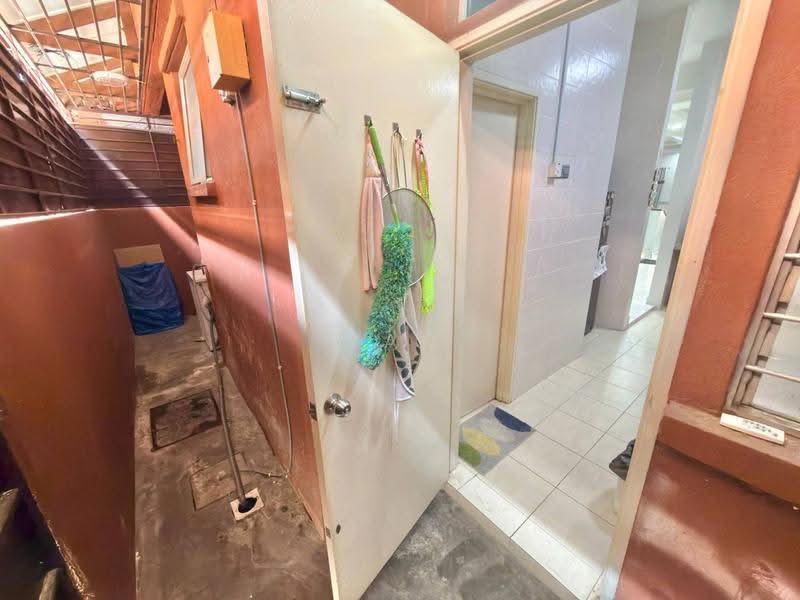 2-storey Terraced House for Sale in Alam Budiman (Shah Alam) - Wan Azlan Ahmad - Corridor - PropertyGuru.com.my