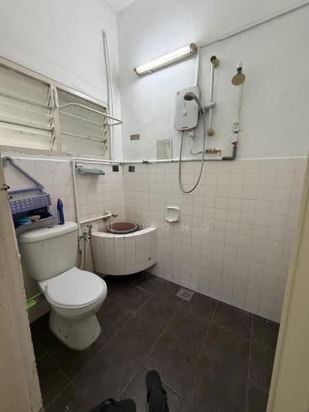 Rumah Teres 2-Tingkat untuk Dijual di Bukit Beruang (Bukit Baru) - BL Bong - Bathroom - PropertyGuru.com.my