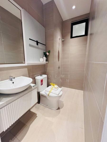 Kediaman Servis untuk Dijual di Permas Heights - Nadzmi Azilan - Bathroom - PropertyGuru.com.my