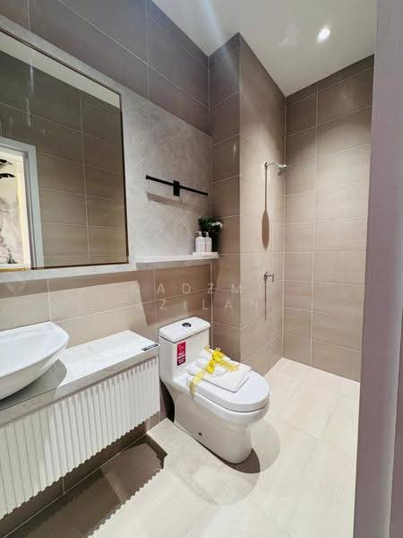 Kediaman Servis untuk Dijual di Permas Heights - Nadzmi Azilan - Bathroom - PropertyGuru.com.my