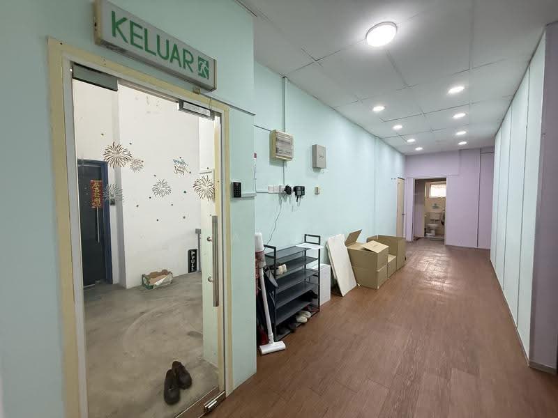 Shop / Office for Rent in Seksyen U13 (Setia Alam) - Calvin Lim - Entrance - PropertyGuru.com.my