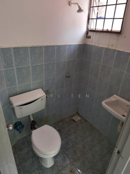 Pangsapuri untuk Disewa di Mantin - Tifi Ten - Bathroom - PropertyGuru.com.my