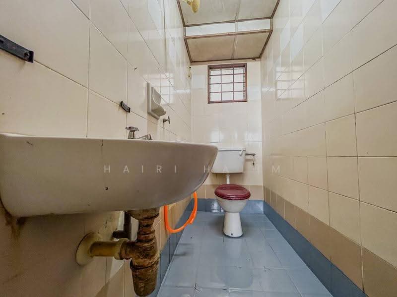 Apartment for Sale at Pangsapuri Anggerik Indah - Hairi Halim - Bathroom - PropertyGuru.com.my