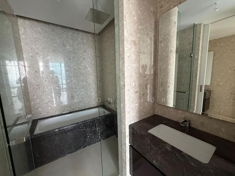 Kediaman Servis untuk Dijual di Regent Suites @ Pavilion Damansara Heights - Meoon Khor - Bathroom - PropertyGuru.com.my