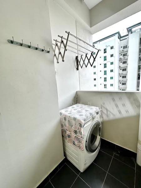 Kediaman Servis untuk Dijual di Straits Garden Suite - Jayden Yeap - Balcony - PropertyGuru.com.my
