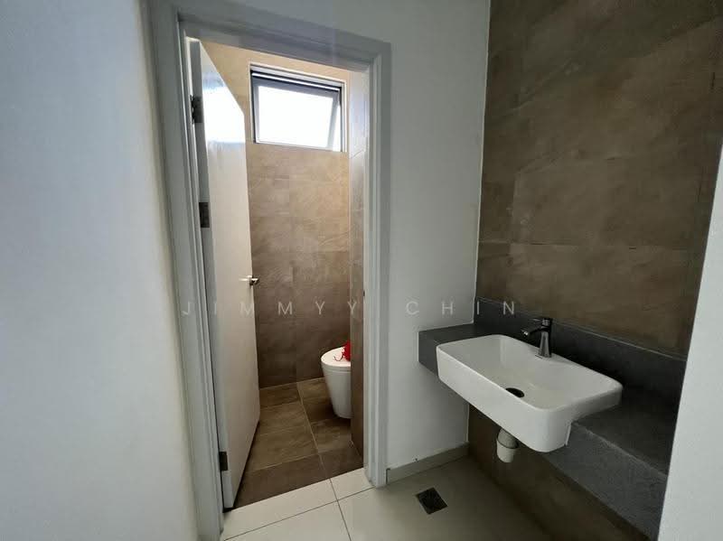 Rumah Bandar untuk Dijual di Kuching (Sarawak) - Jimmyy Chin - Bathroom - PropertyGuru.com.my