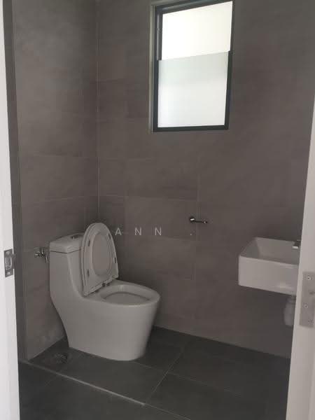 Service Residence for Rent at SUNSURIA FORUM SERVICED APARTMENT - Ann . - Bathroom - PropertyGuru.com.my