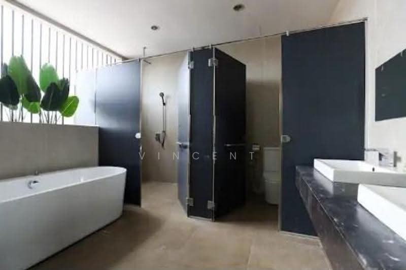 Bungalow House untuk Disewa di Taman Desa Ros (Kajang) - Vincent Lee - Bathroom - PropertyGuru.com.my