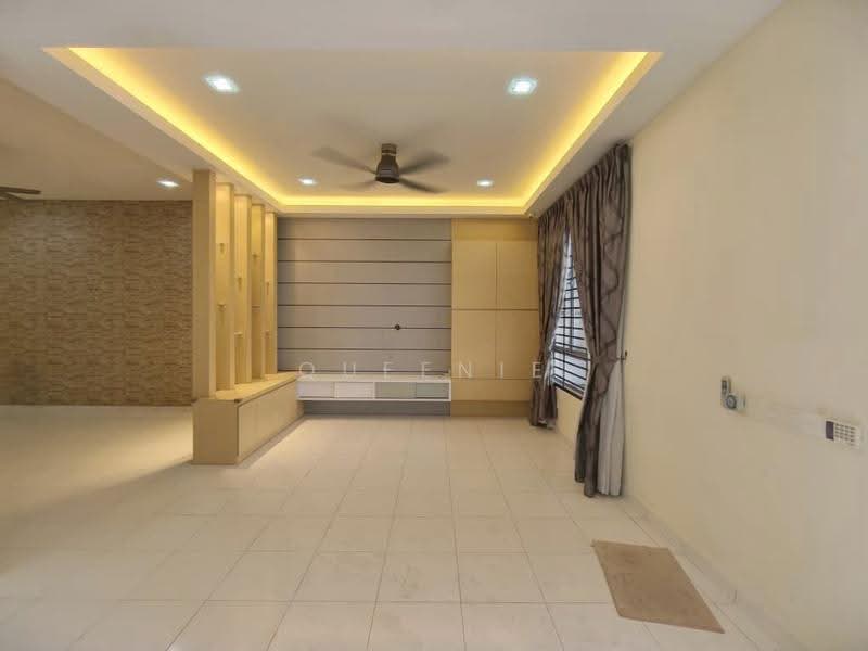 Rumah Teres 2-Tingkat untuk Dijual di Setia Tropika (Johor Bahru) - Queenie Ng - Living Room - PropertyGuru.com.my