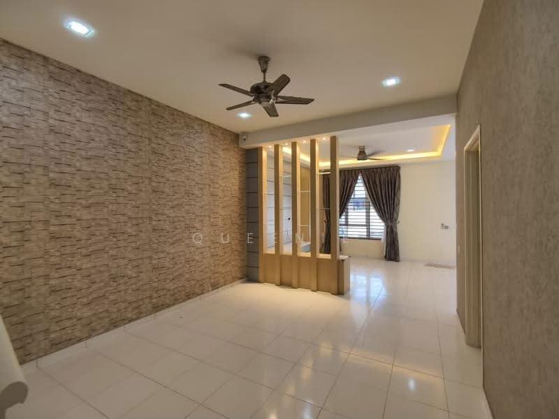 Rumah Teres 2-Tingkat untuk Dijual di Setia Tropika (Johor Bahru) - Queenie Ng - Living Room - PropertyGuru.com.my