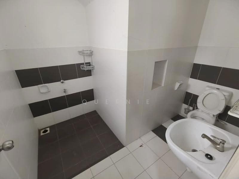 Rumah Teres 2-Tingkat untuk Dijual di Setia Tropika (Johor Bahru) - Queenie Ng - Bathroom - PropertyGuru.com.my
