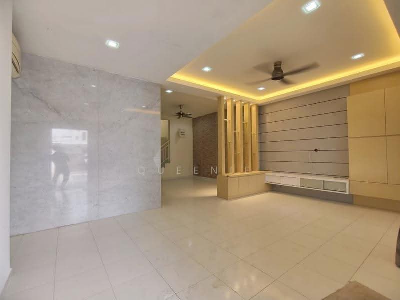Rumah Teres 2-Tingkat untuk Dijual di Setia Tropika (Johor Bahru) - Queenie Ng - Living Room - PropertyGuru.com.my