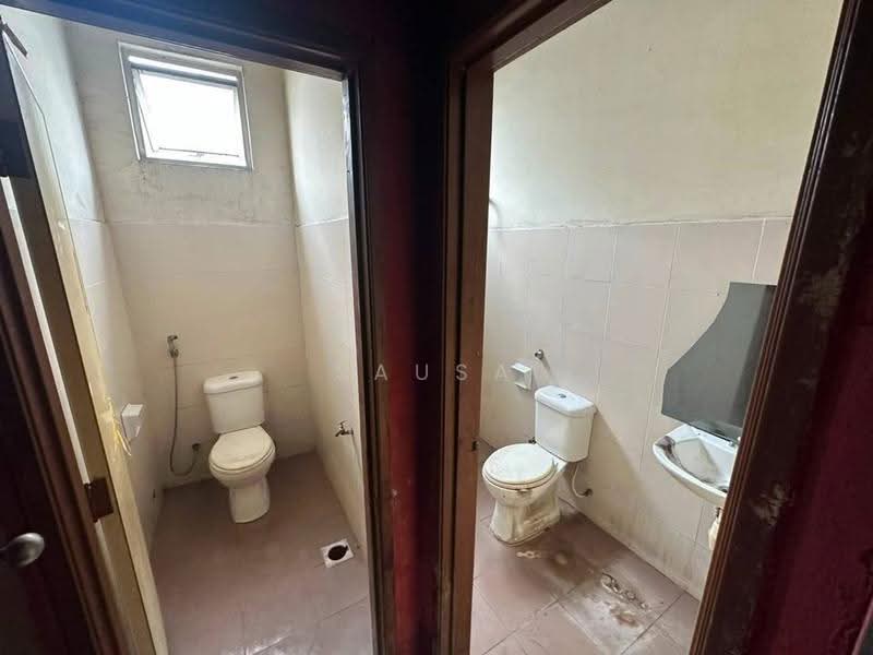 Kedai untuk Disewa di Kempas Utama (Tebrau) - Sausa Lee - Bathroom - PropertyGuru.com.my