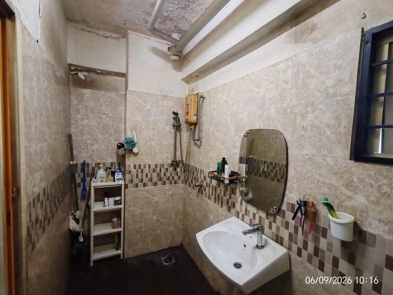 Kondominium untuk Dijual di Bukit Pandan Kondominium 1 - Laila Zain - Bathroom - PropertyGuru.com.my