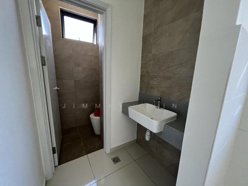 Rumah Bandar untuk Dijual di Kuching (Sarawak) - Jimmyy Chin - Bathroom - PropertyGuru.com.my