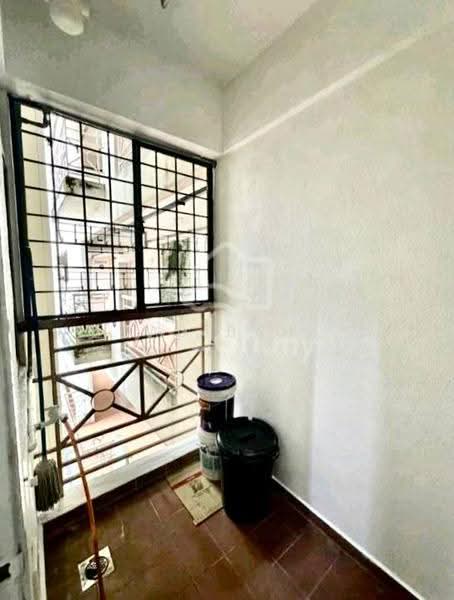 Pangsapuri untuk Dijual di Taman LTAT - Adibah Salim - Balcony - PropertyGuru.com.my