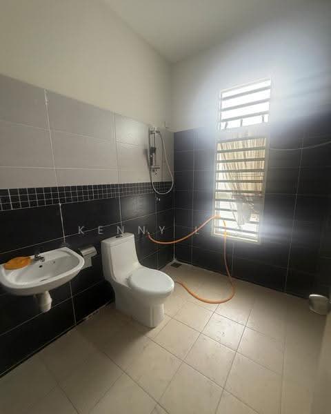 Rumah Teres 2-Tingkat untuk Disewa di Kuantan (Pahang) - Kenny Loo - Bathroom - PropertyGuru.com.my