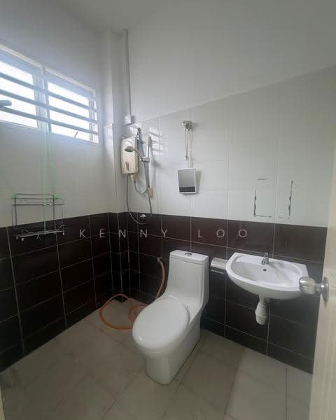Rumah Teres 2-Tingkat untuk Disewa di Kuantan (Pahang) - Kenny Loo - Bathroom - PropertyGuru.com.my