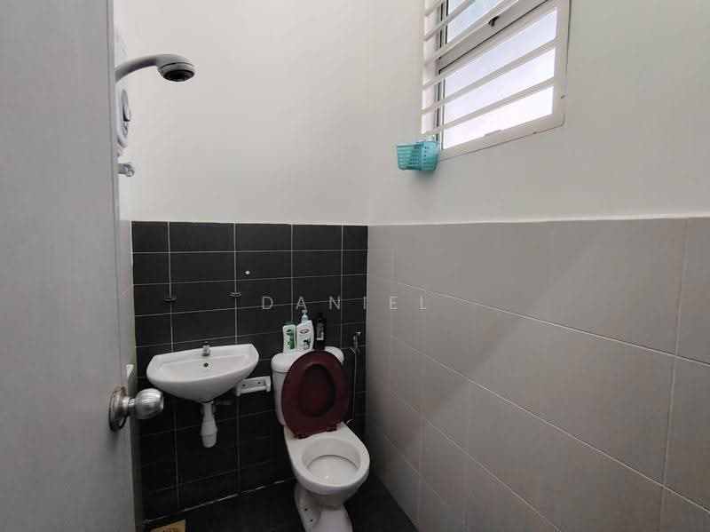 Rumah Teres 2-Tingkat untuk Dijual di Setia Tropika (Johor Bahru) - Daniel Yong - Bathroom - PropertyGuru.com.my