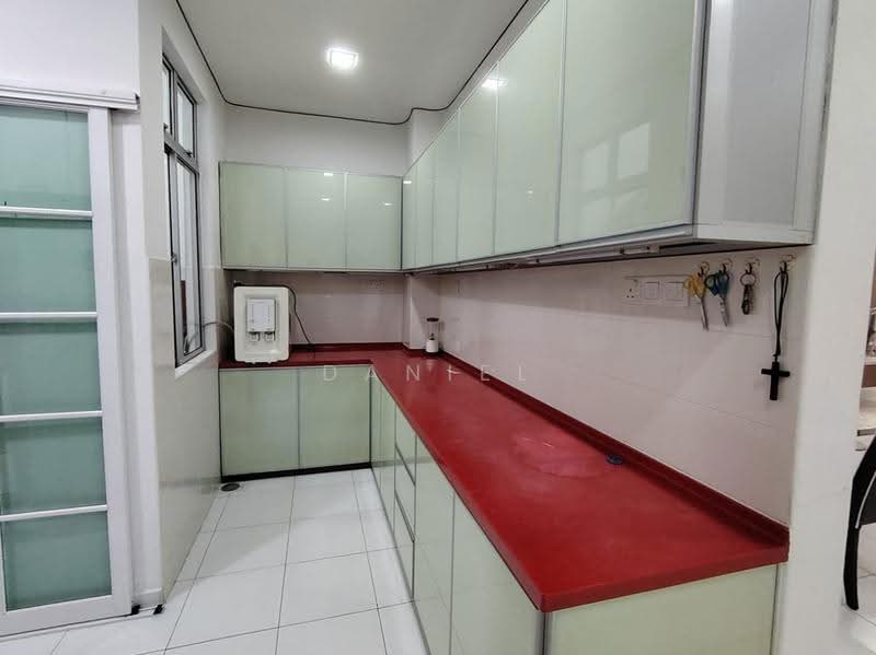 Rumah Teres 2-Tingkat untuk Dijual di Setia Tropika (Johor Bahru) - Daniel Yong - Kitchen - PropertyGuru.com.my