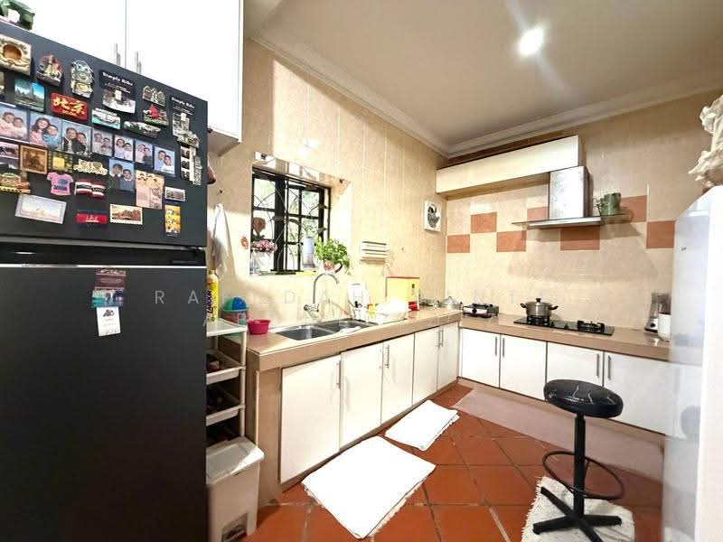 Semi-Detached House for Sale in Seksyen 7 (Shah Alam) - Rafedah Binti Abdul Aziz - Kitchen - PropertyGuru.com.my
