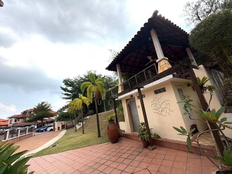 Semi-Detached House for Sale in Seksyen 7 (Shah Alam) - Rafedah Binti Abdul Aziz - Exterior - PropertyGuru.com.my