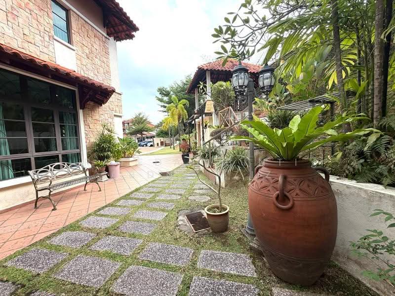 Semi-Detached House for Sale in Seksyen 7 (Shah Alam) - Rafedah Binti Abdul Aziz - Exterior - PropertyGuru.com.my