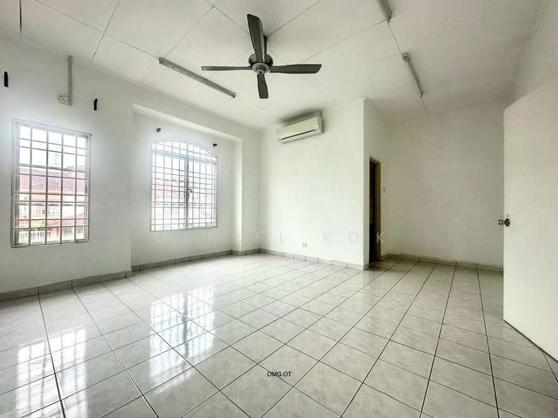 2-storey Terraced House for Sale in Bandar Botanic (Klang) - Daniel Kok - Living Room - PropertyGuru.com.my