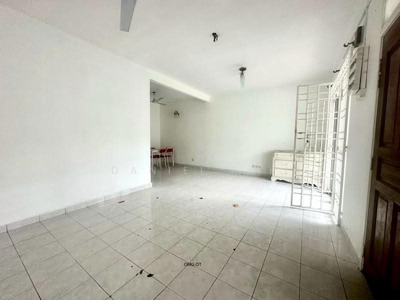 2-storey Terraced House for Sale in Bandar Botanic (Klang) - Daniel Kok - Living Room - PropertyGuru.com.my