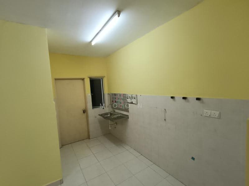 Kediaman Servis untuk Dijual di Koi Kinrara - Moon Chiew - Kitchen - PropertyGuru.com.my