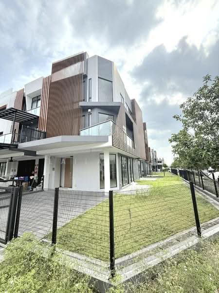 3-storey Terraced House for Sale in Taman Puchong Legenda (Puchong) - Laila Zain - Exterior - PropertyGuru.com.my