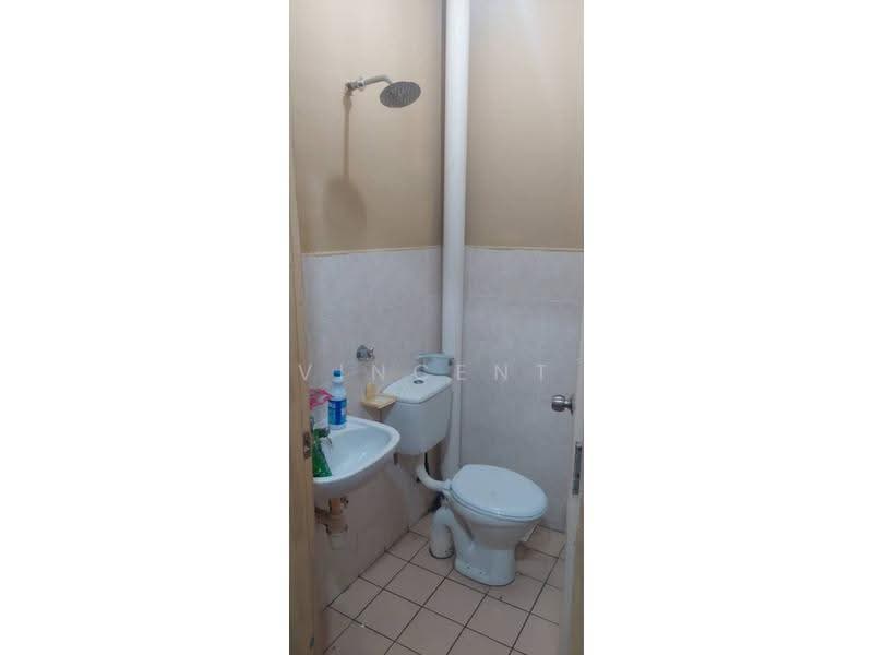 Pangsapuri untuk Disewa di Dahlia - Vincent Tan - Bathroom - PropertyGuru.com.my