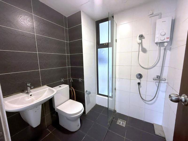 Service Residence for Sale at V@SUMMERPLACE - Karl Lim - Bathroom - PropertyGuru.com.my