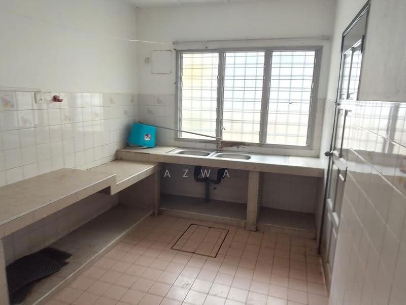 2-storey Terraced House for Rent in Subang Jaya (Selangor) - Azwa Abas - Kitchen - PropertyGuru.com.my