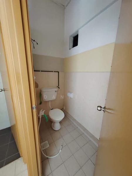 Shop for Sale in Bandar Putra Kulai (Kulai) - Daniel Yong - Bathroom - PropertyGuru.com.my