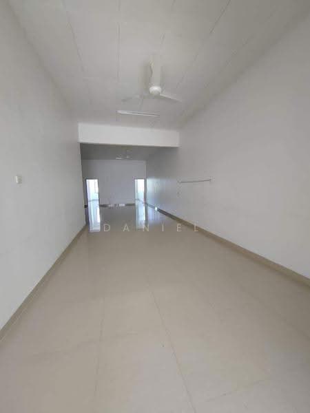 Shop for Sale in Bandar Putra Kulai (Kulai) - Daniel Yong - Interior - PropertyGuru.com.my