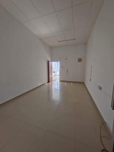 Shop for Sale in Bandar Putra Kulai (Kulai) - Daniel Yong - Interior - PropertyGuru.com.my