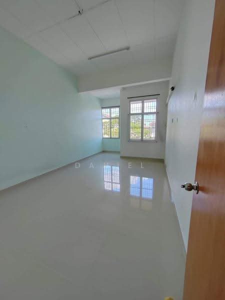 Shop for Sale in Bandar Putra Kulai (Kulai) - Daniel Yong - Interior - PropertyGuru.com.my